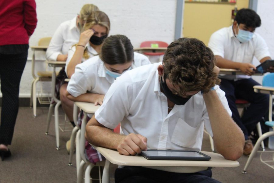 Seniors in Flex mod take the summer reading test.