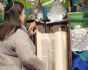 Touring Synagogues