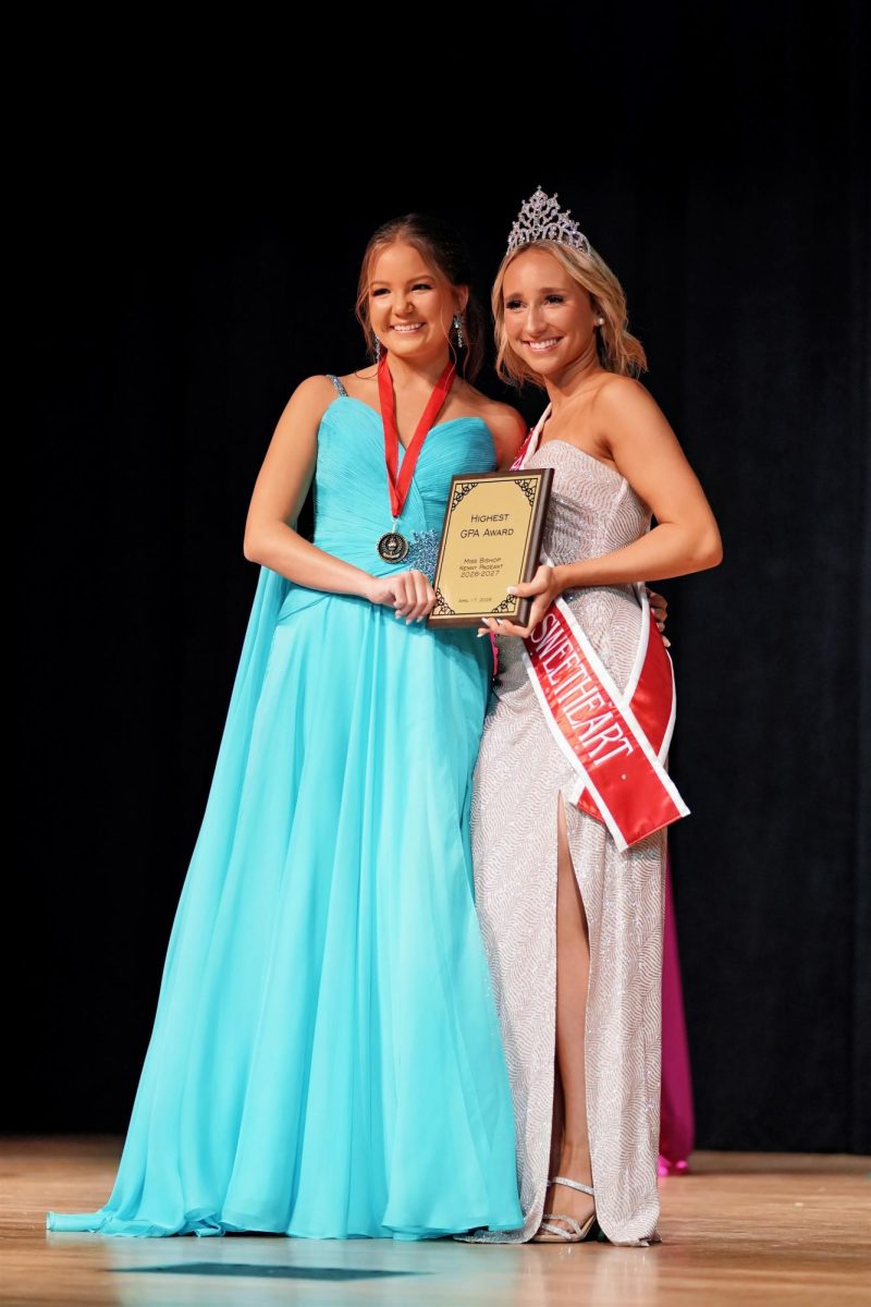 Chloe Vought presents Seanna Mead with the award for the highest GPA of all the contestants with a 4.45.